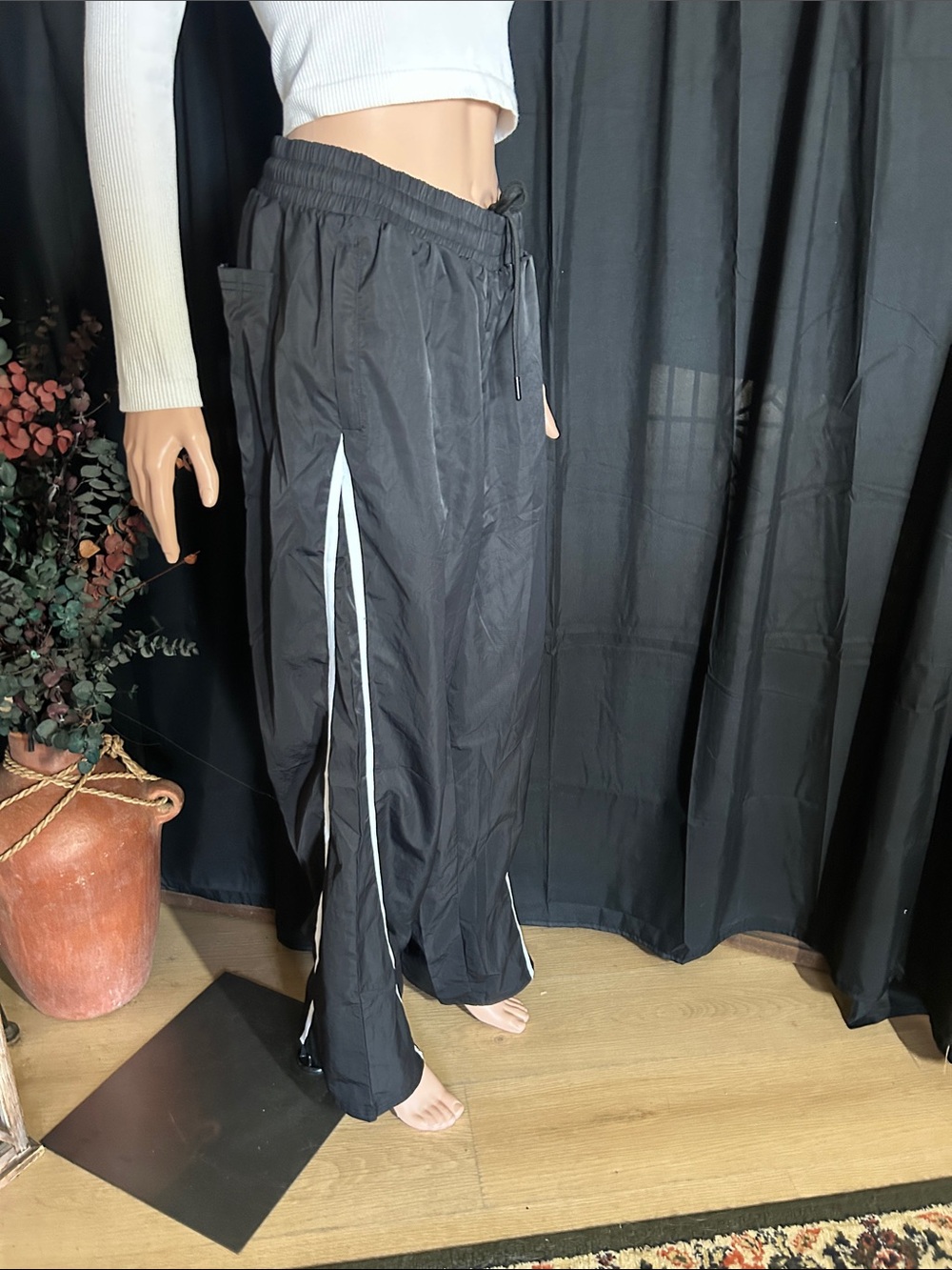 NWOT EKKOVISION WORKOUT PANTS L